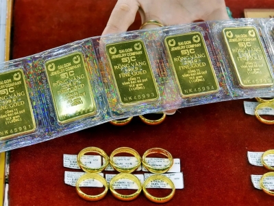 Giá vàng hôm 02/2: Vàng thế giới lao dốc, SJC và vàng nhẫn nối dài đà giảm mạnh