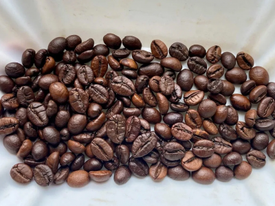 Giá cà phê hôm 20/1/2026: đồng USD suy yếu giúp Robusta duy trì đà tăng