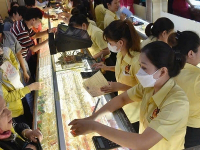 Giá vàng hôm 28/2: Thế giới bật tăng mạnh, trong nước điều chỉnh giảm nhẹ