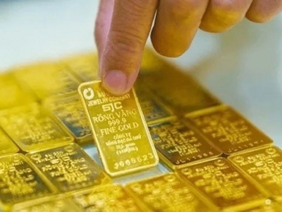 Giá vàng hôm 10/10: Vàng SJC và vàng nhẫn rơi thẳng đứng