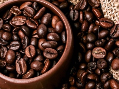 Giá cà phê hôm 14/3: Arabica tiếp tục hồi phục mặc vàng tăng vọt