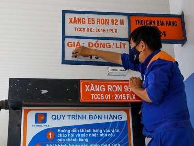 Giá xăng 26/1 bao nhiêu tiền 1 lít?