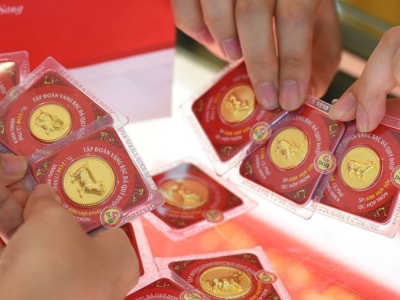 Giá vàng hôm 4/1: Vàng lao dốc, USD hồi phục